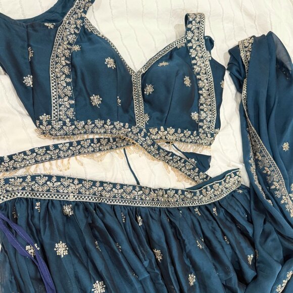GREAT CONDITION Deep Teal Lehenga with blouse, skirt and dupatta - Picture 2 of 2